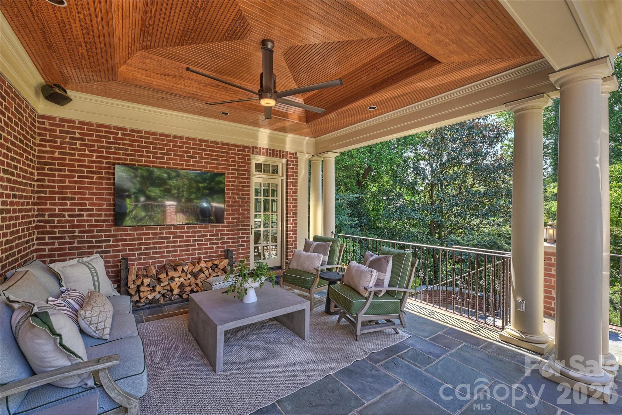 2115 Foxcroft Woods Lane, Charlotte, photo 3 of 8