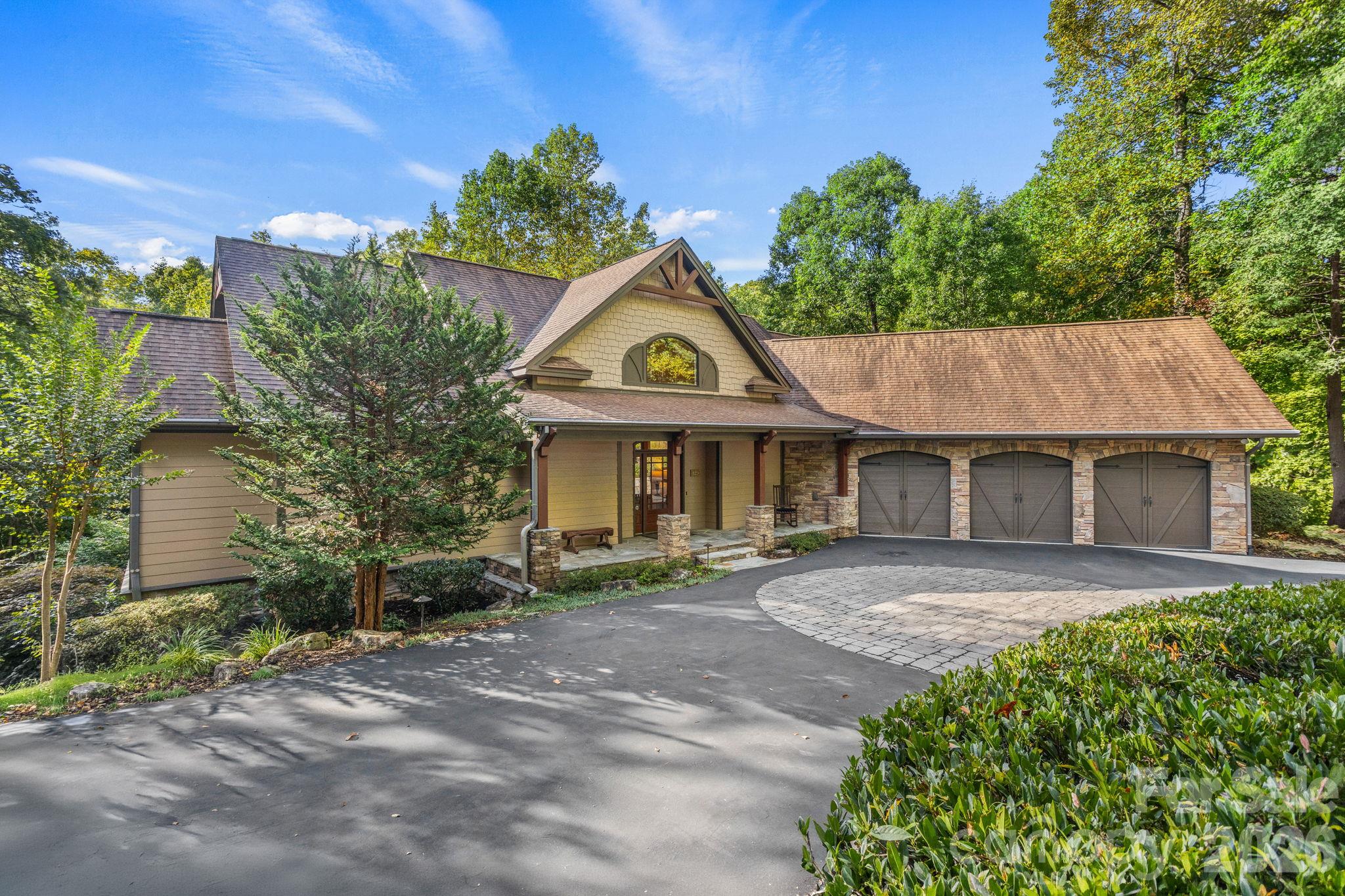 123 Pinnacle Peak Lane, Flat Rock, photo 1 of 8