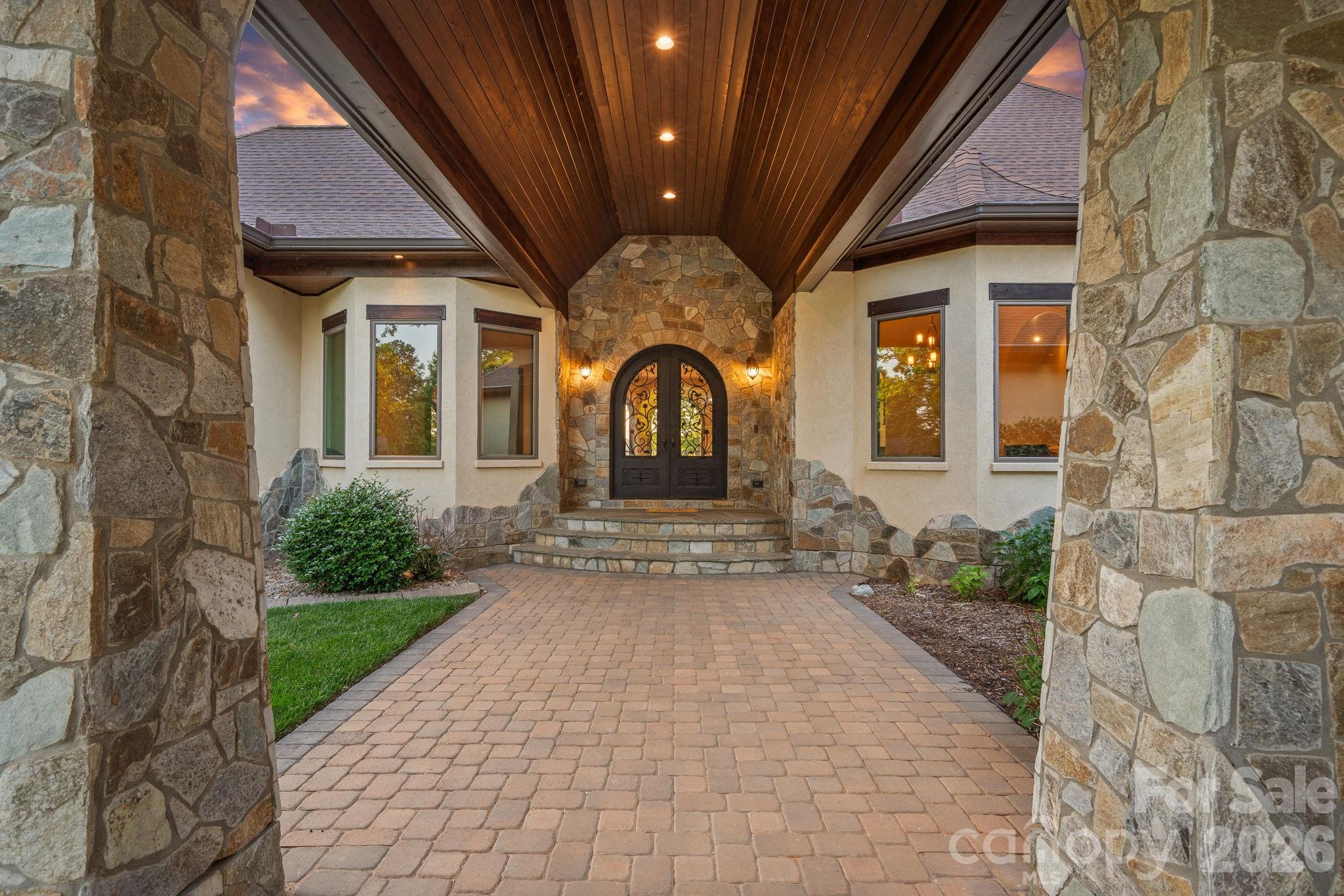 170 Fawn Lane, Mooresville, photo 3 of 8
