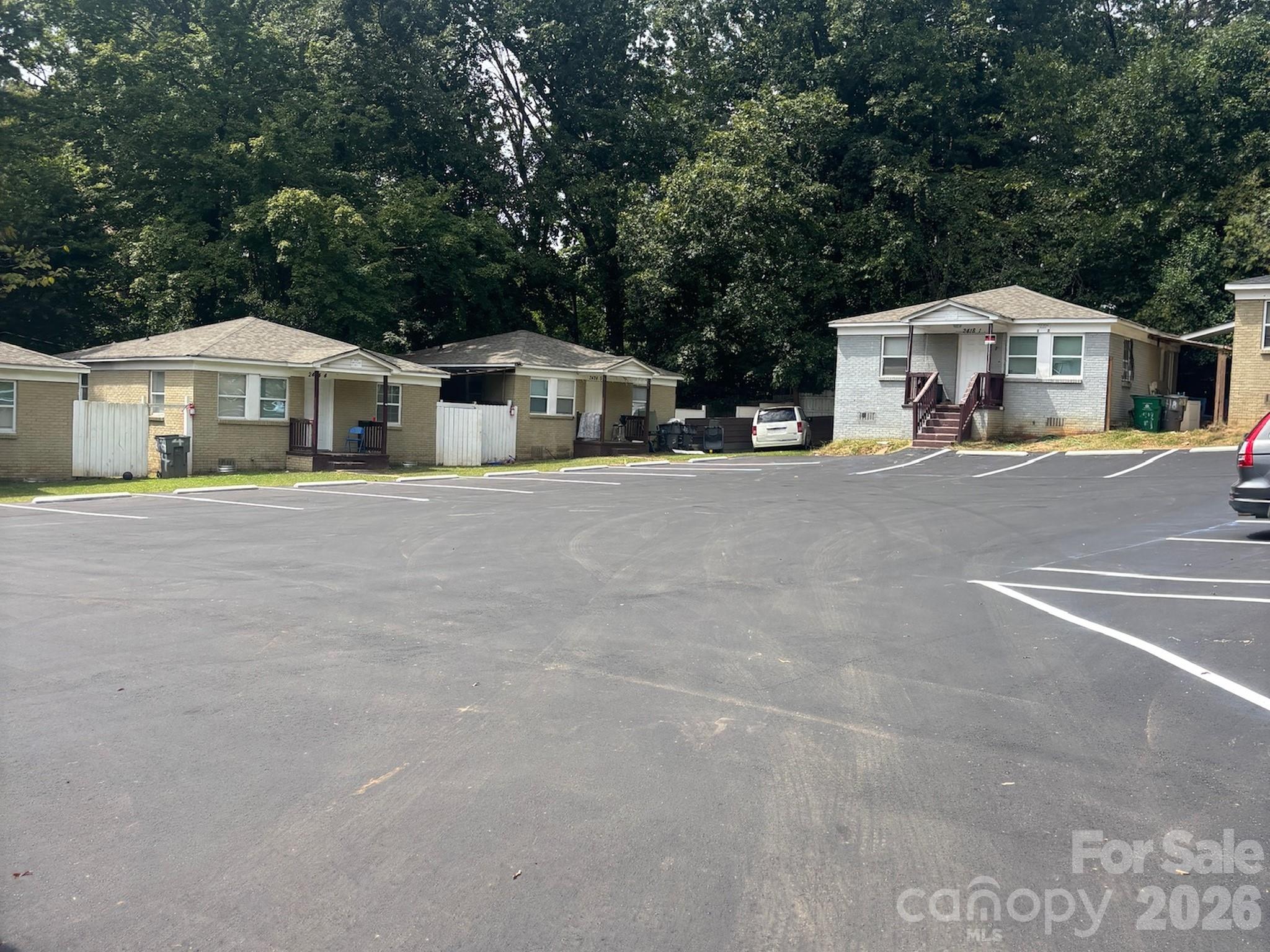 2416 Julia Avenue, Charlotte, photo 2 of 8