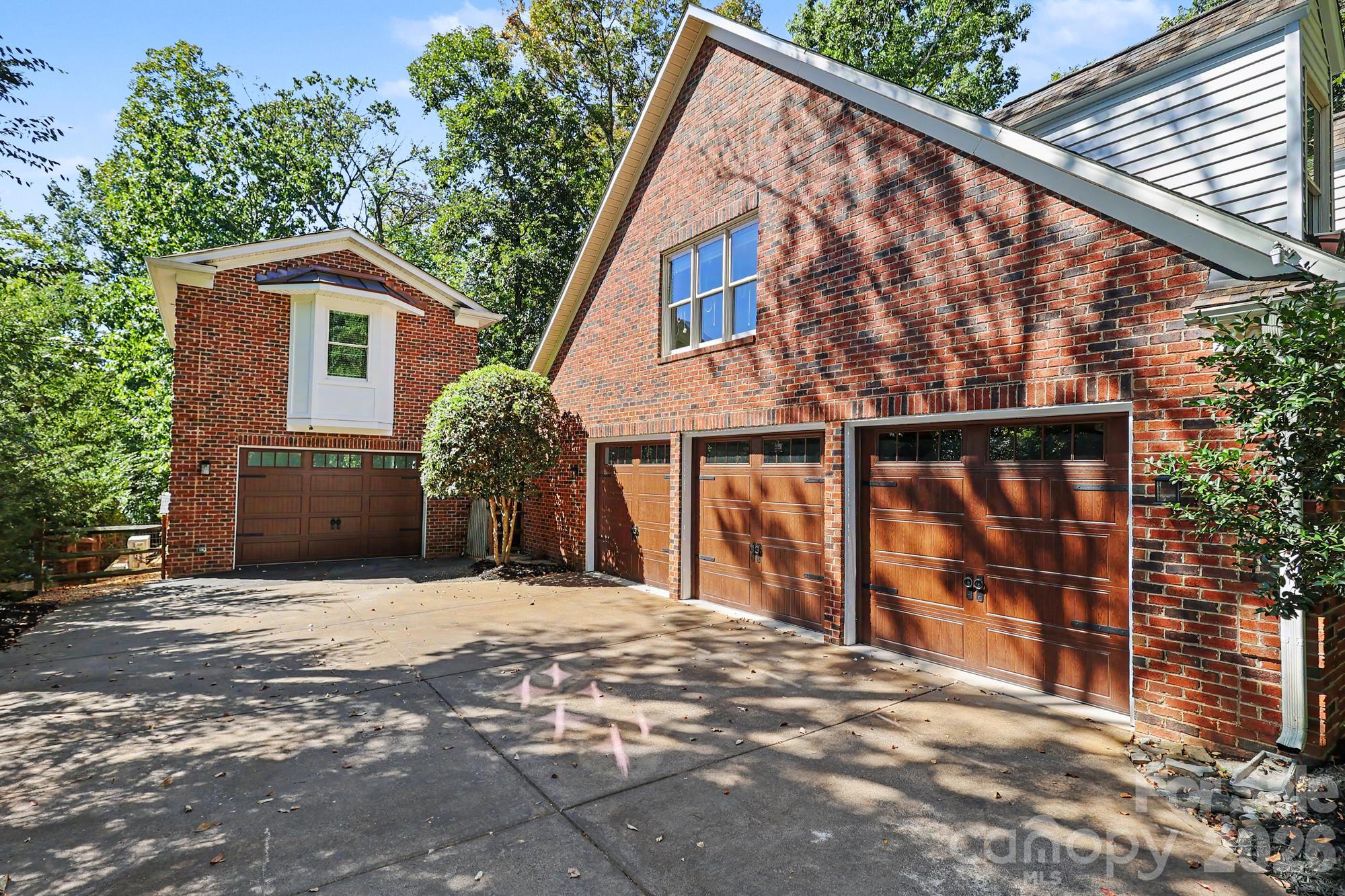 4320 Town And Country Drive, Charlotte, photo 3 of 8