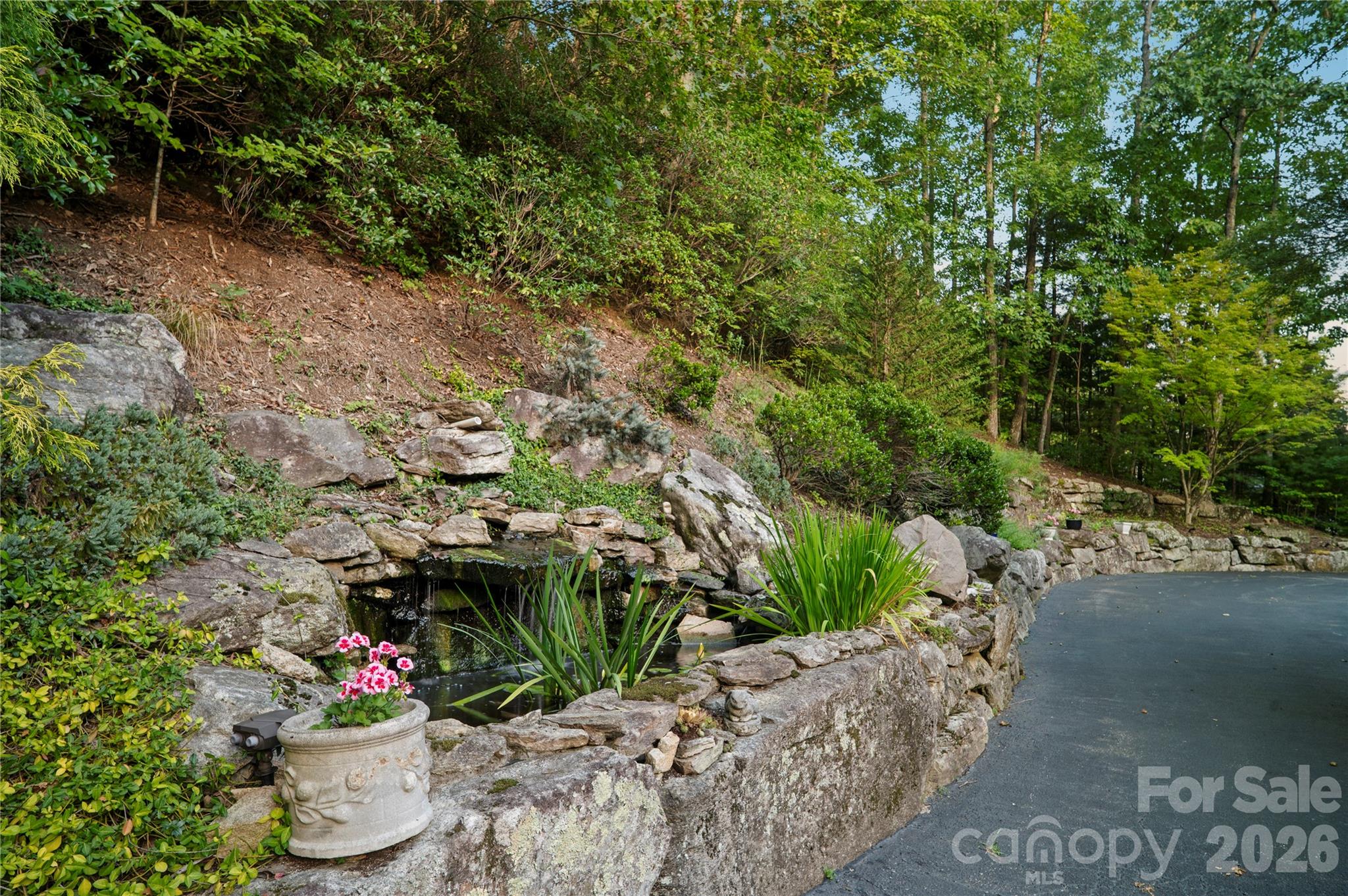 4 Citadel Lane, Hendersonville, photo 7 of 8