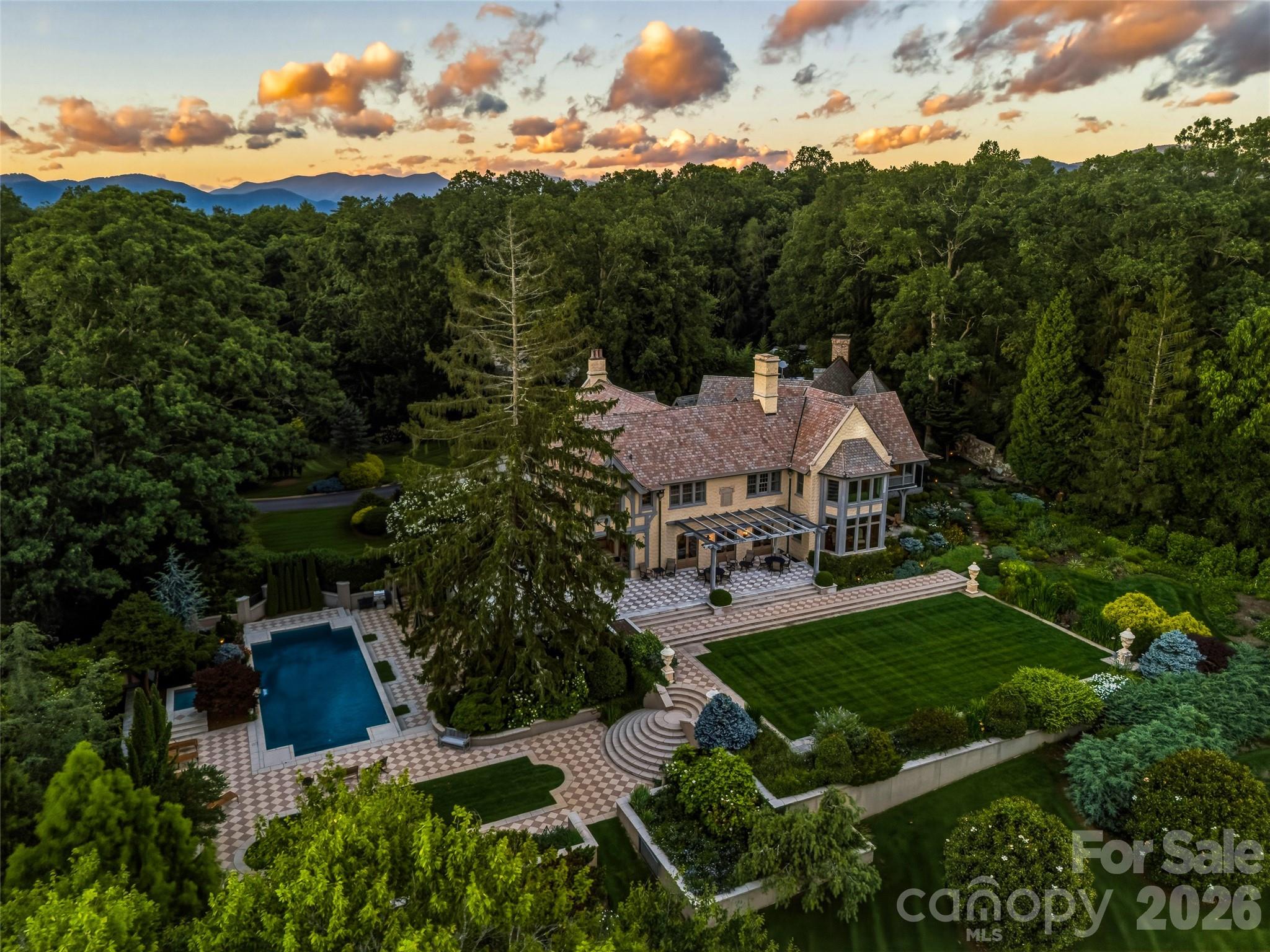 7 Stuyvesant Road, Biltmore Forest, photo 3 of 8