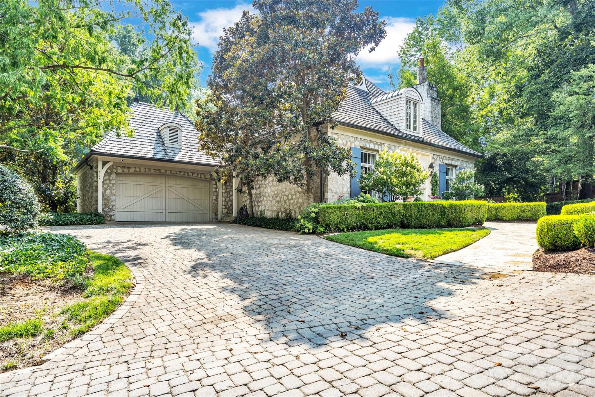 2214 La Maison Drive, Charlotte, photo 4 of 8