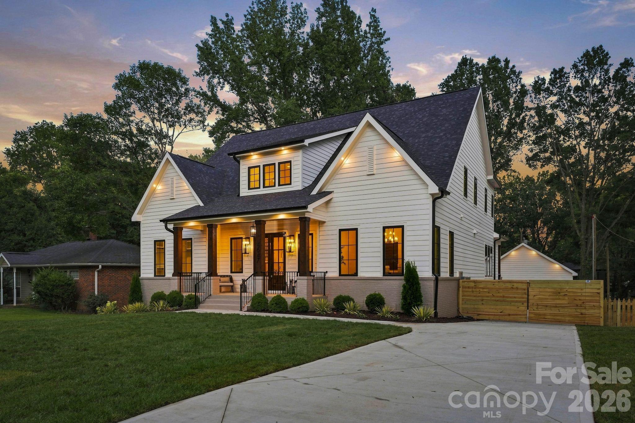 4647 General Pershing Drive, Charlotte, photo 2 of 8