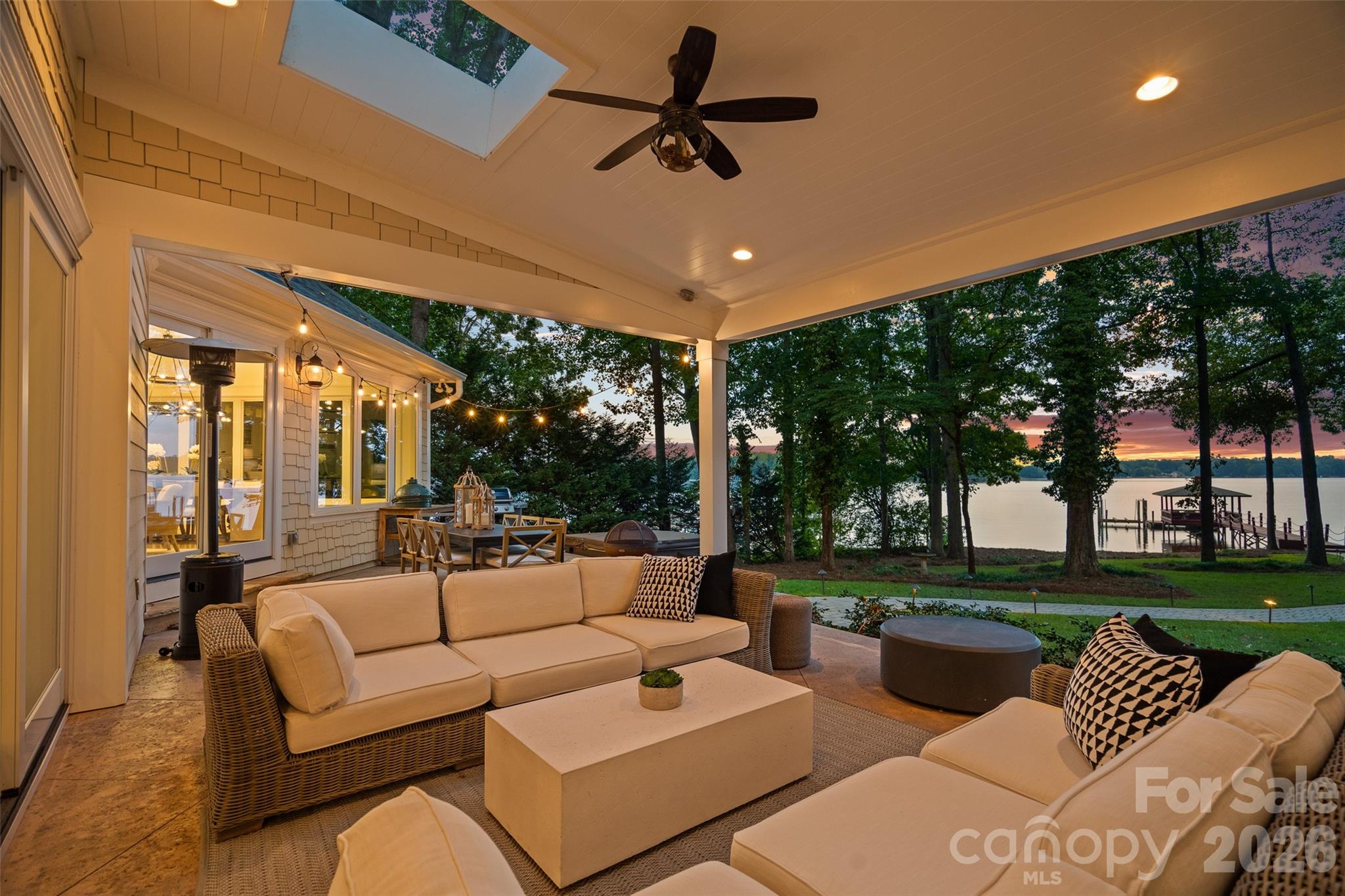 16109 N Point Road, Huntersville, photo 3 of 8