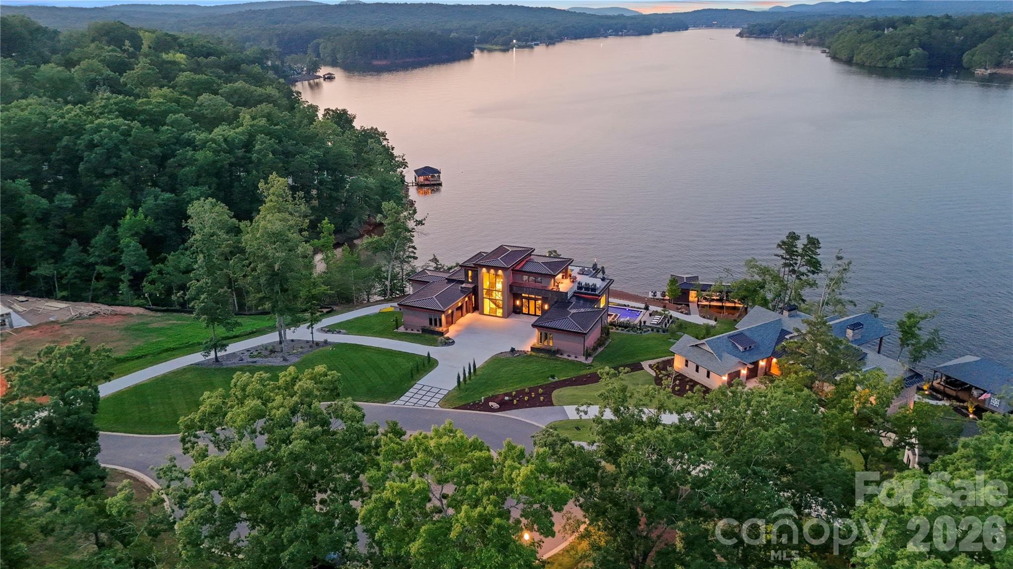 127 Brightwood Court, Norwood, photo 3 of 8