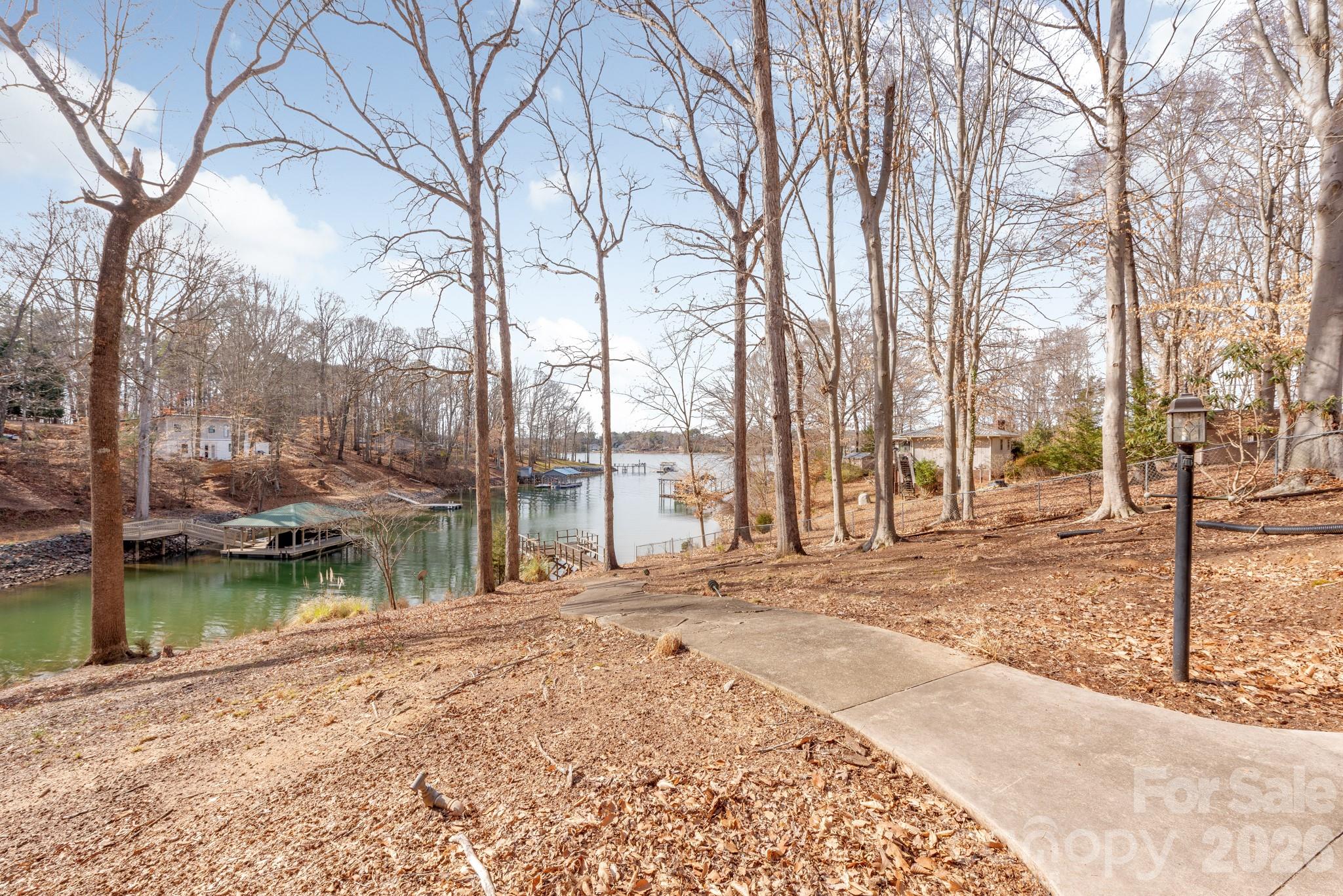 151 Bridlewood Drive, Mooresville, photo 5 of 8