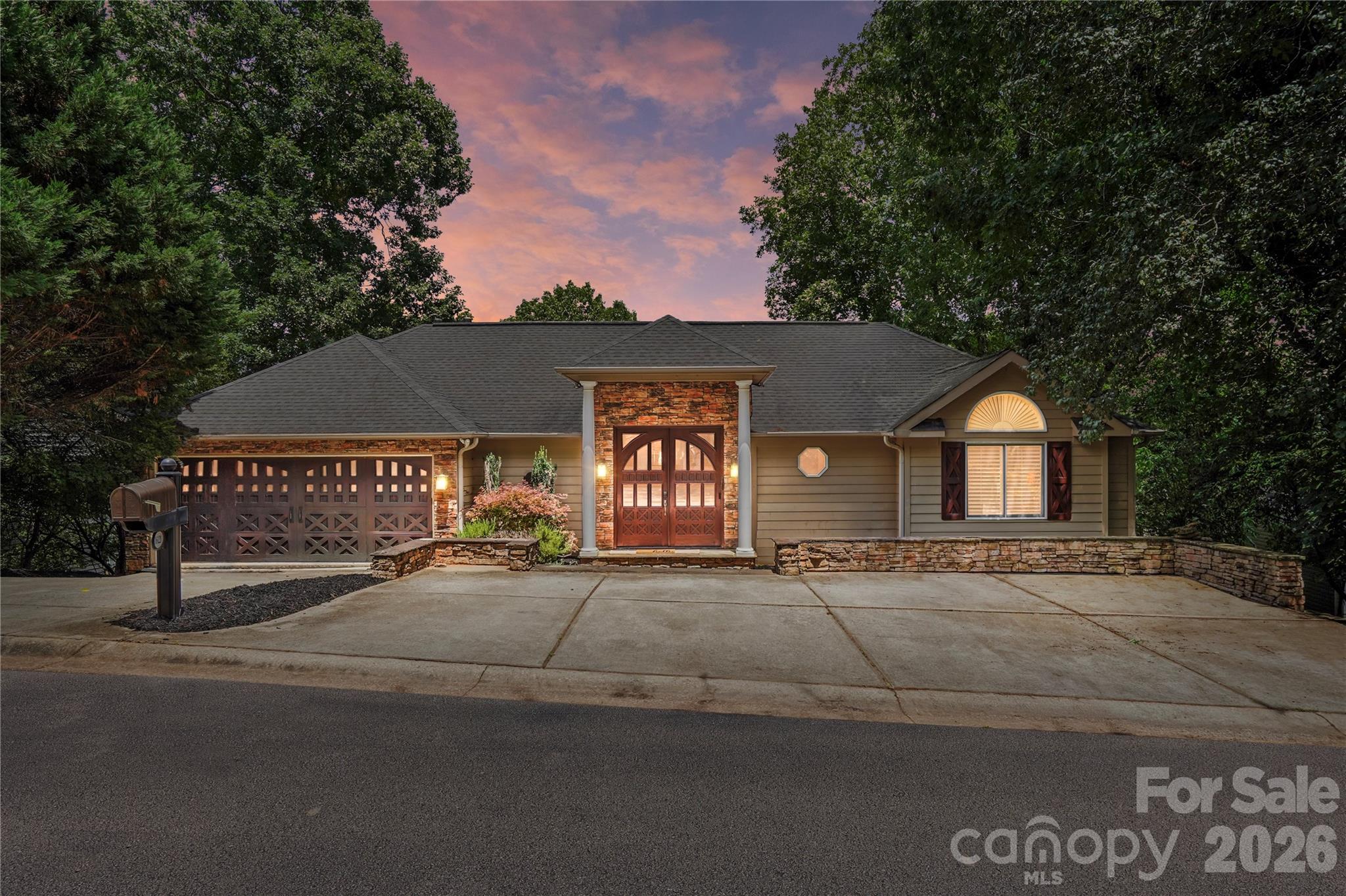 16121 Tana Tea Circle, Tega Cay, photo 1 of 8