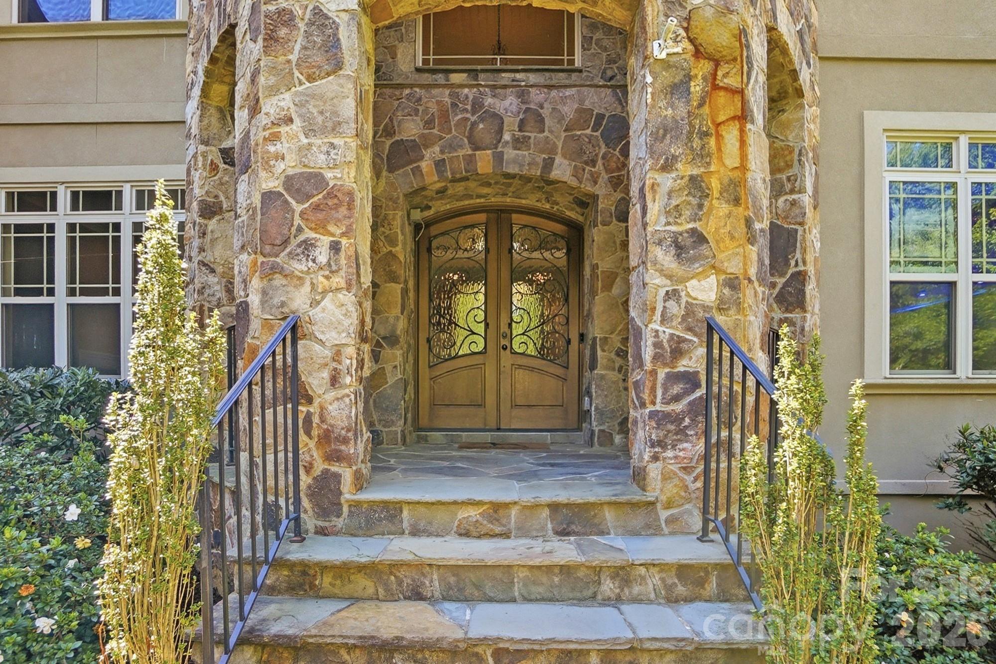 13302 Bally Bunnion Way, Davidson, photo 3 of 8