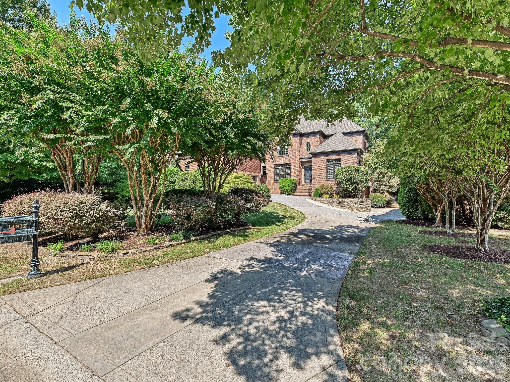 14812 Jockeys Ridge Drive, Charlotte, photo 2 of 8