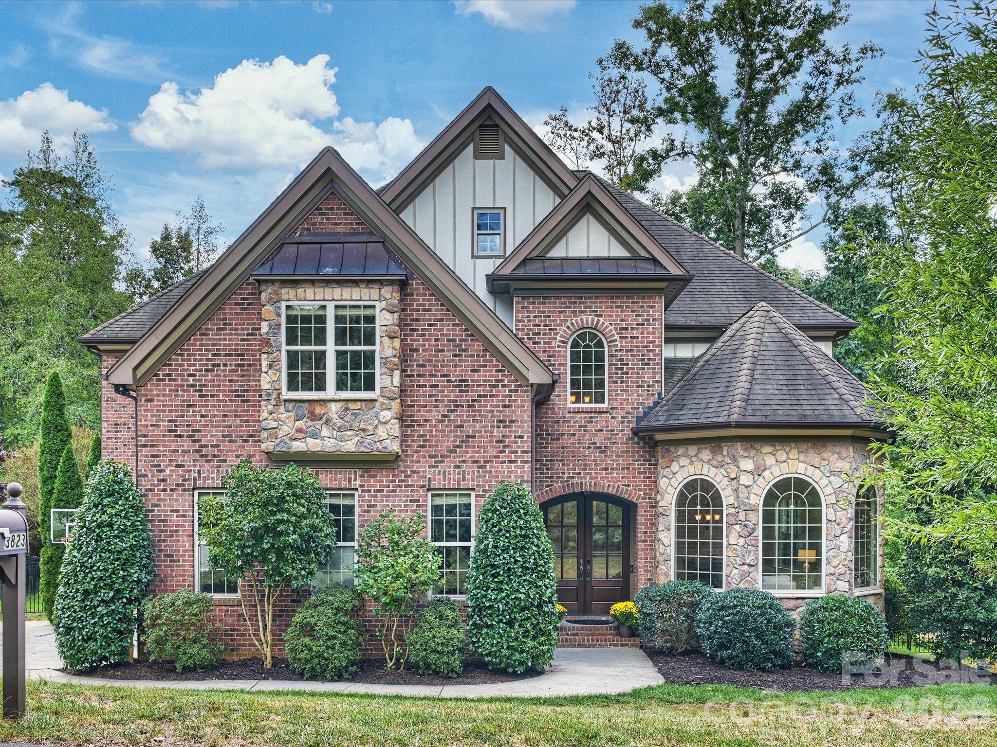 3823 Lakeside Drive, Charlotte, photo 1 of 8